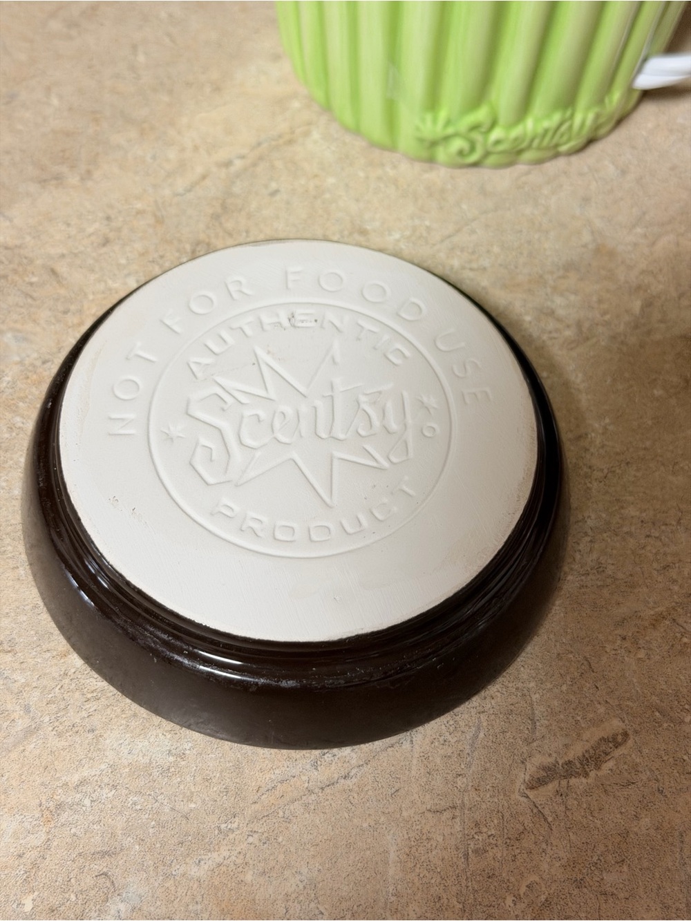 SCENTSY mid Size retired Cupcake ceramic wax warmer - Picture 6 of 7